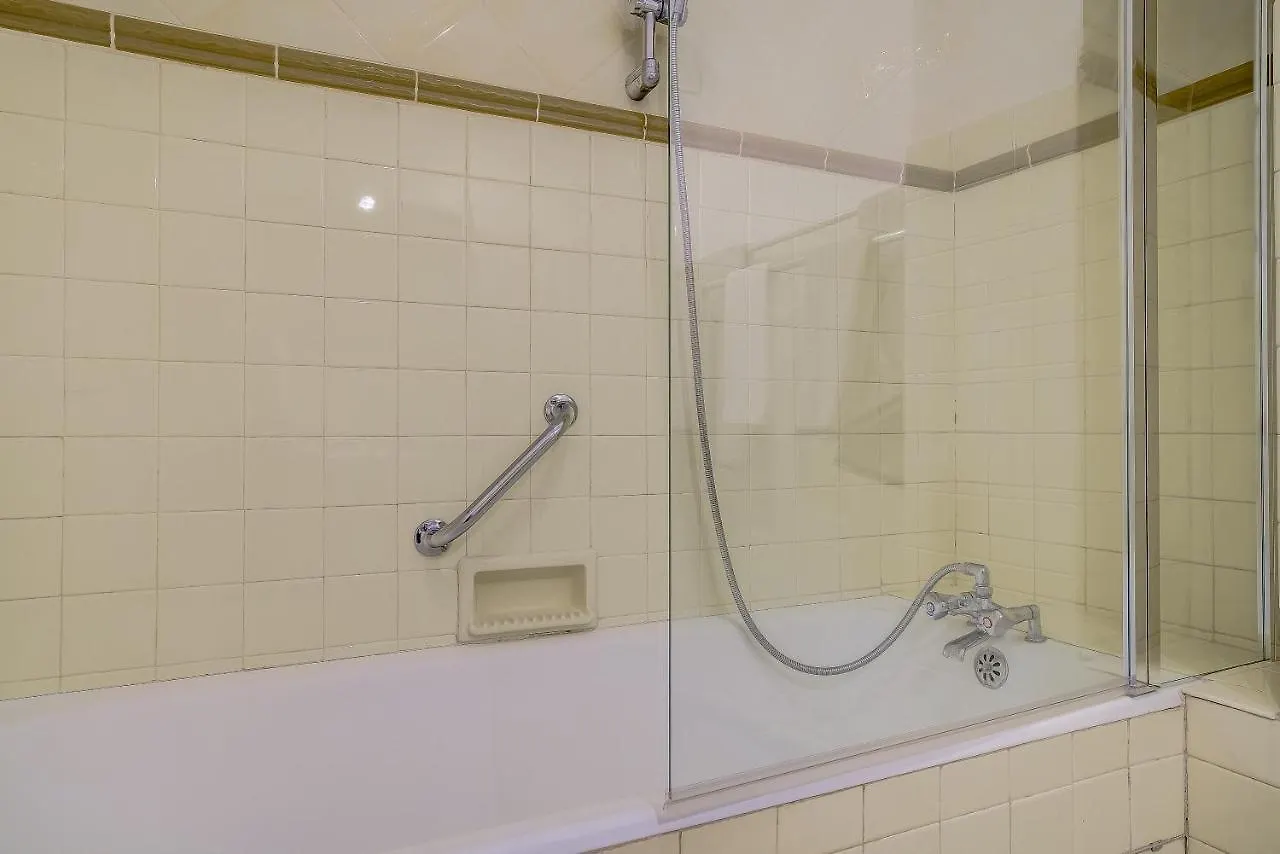 Sublime Two Bedroom Apartment With Terrace カンヌ