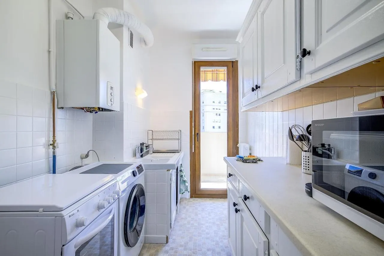 Sublime Two Bedroom Apartment With Terrace カンヌ フランス