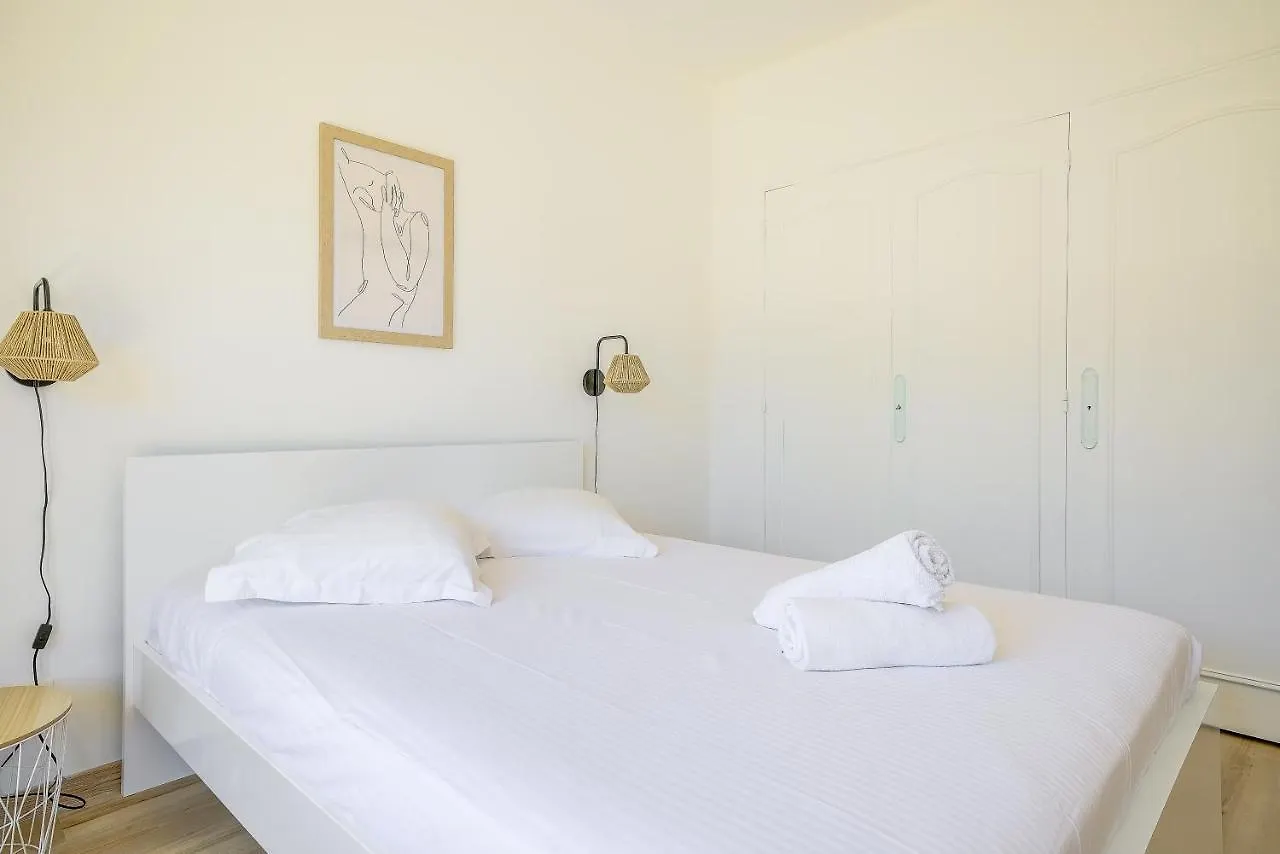 Sublime Two Bedroom Apartment With Terrace Cannes 0*,