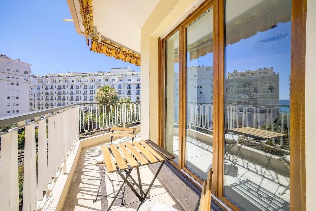 Sublime Two Bedroom Apartment With Terrace Cannes Francie