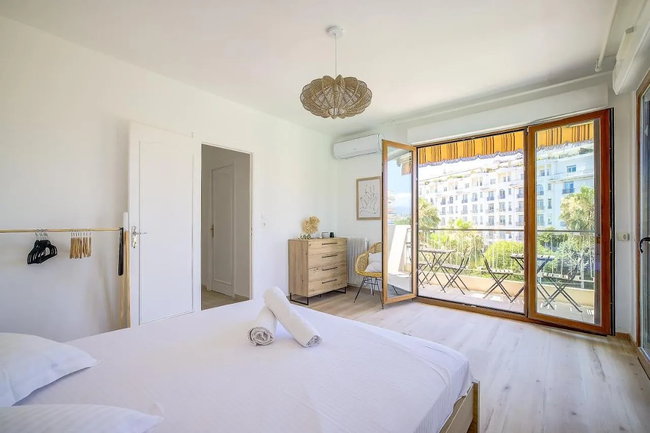 Sublime Two Bedroom Apartment With Terrace Cannes 0*,  Francie