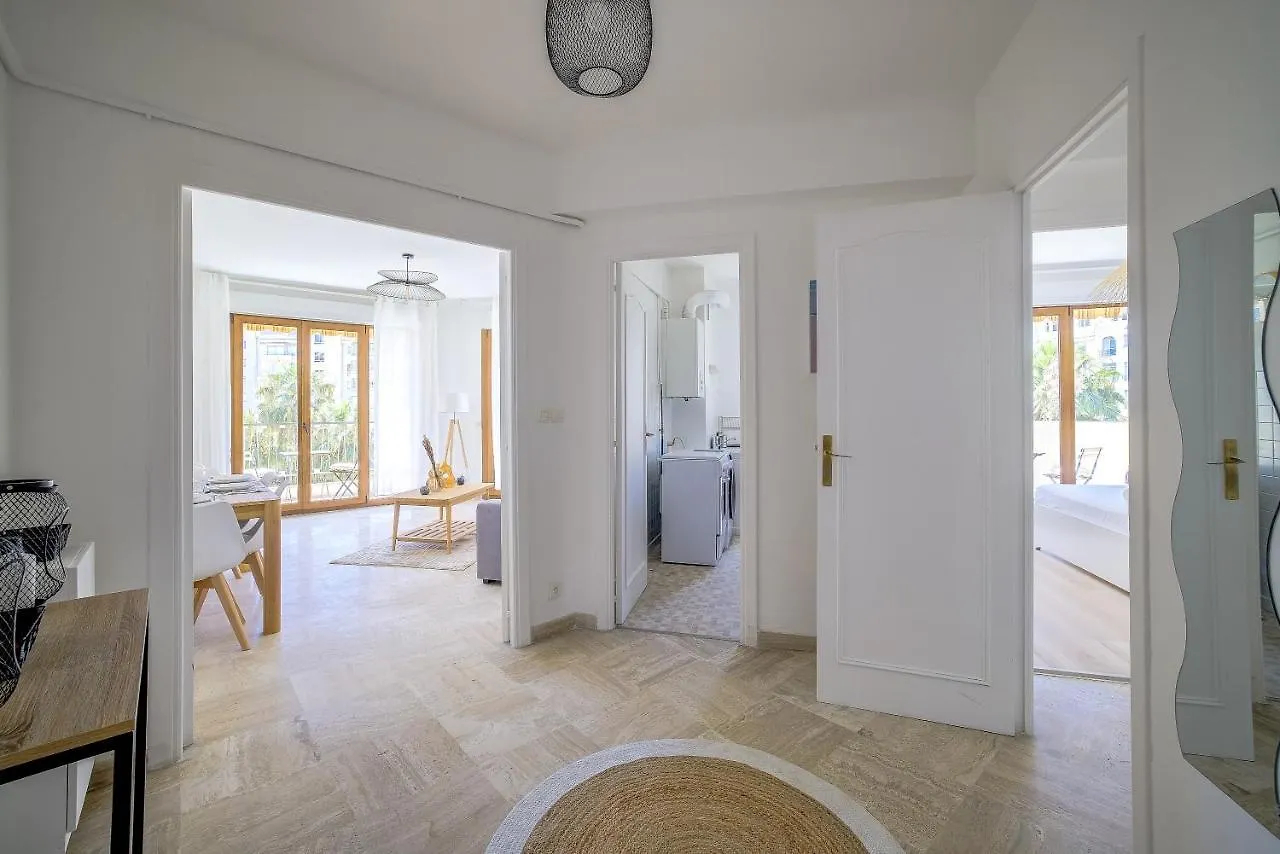 Sublime Two Bedroom Apartment With Terrace Cannes