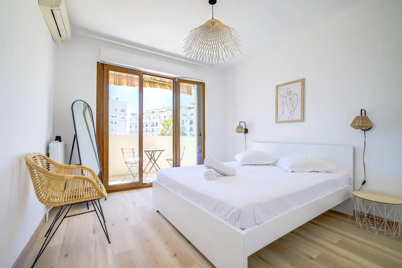 Sublime Two Bedroom Apartment With Terrace Cannes