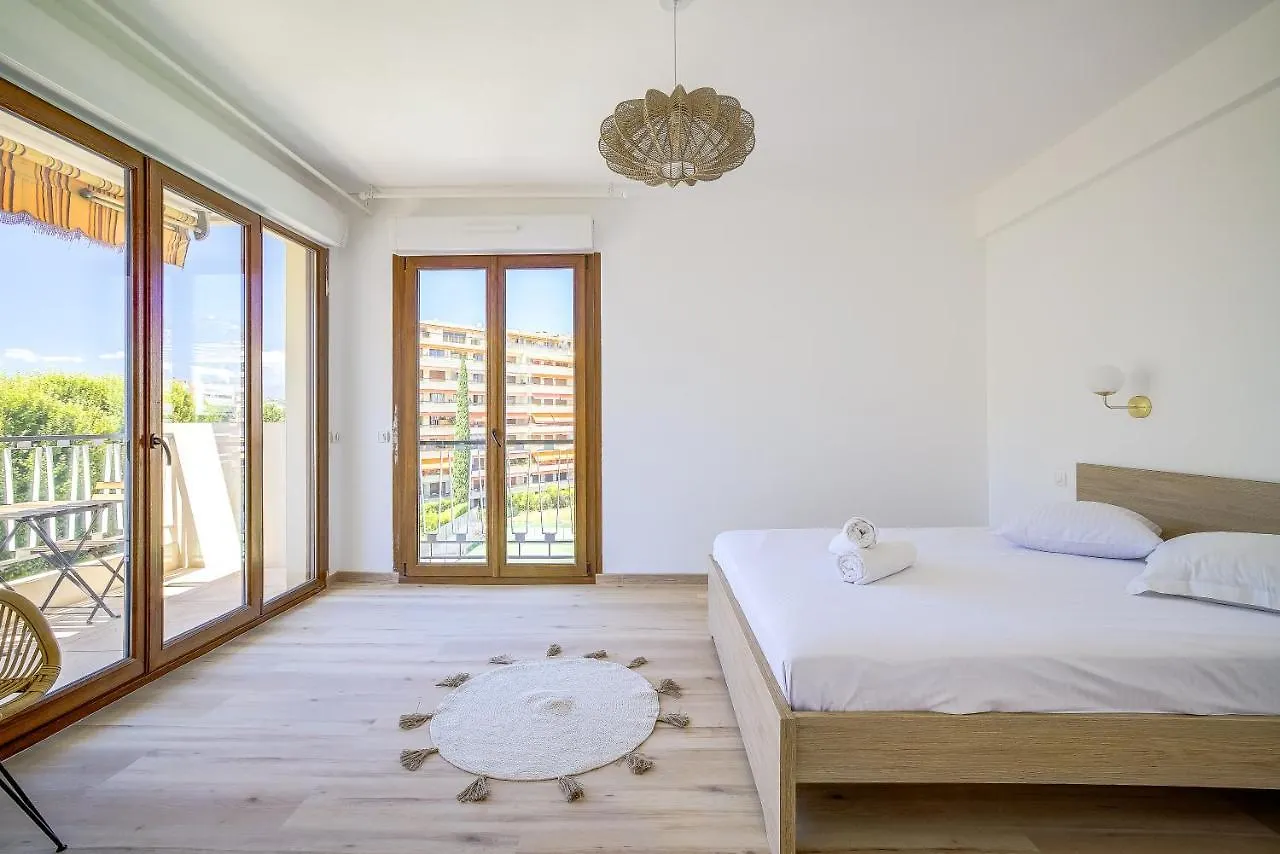 Sublime Two Bedroom Apartment With Terrace Cannes